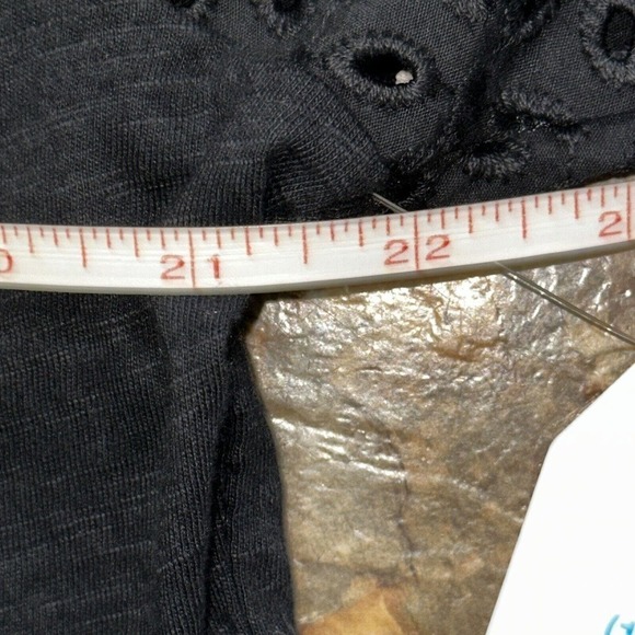 Time And Tru Women’s Eyelet Top Size XL 16 18 Black Soot NWT - Picture 7 of 11